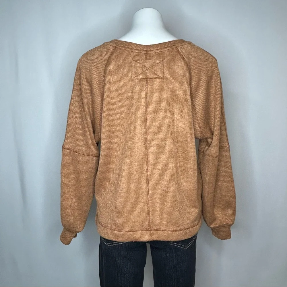 Blu Pepper Tan‎ V-Neck Sweater Relaxed Fit - Picture 4 of 14